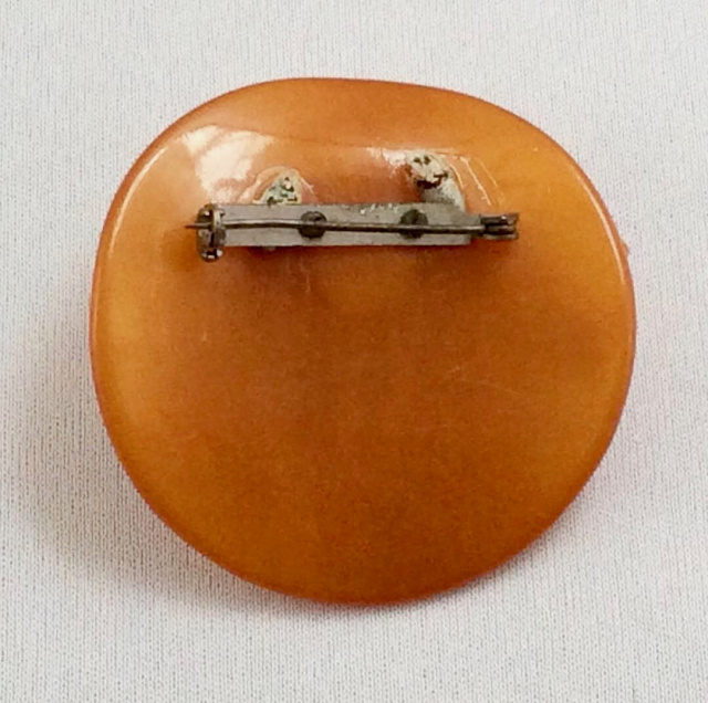 BB8 butterscotch hat pin